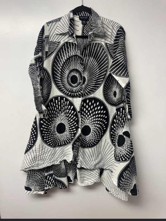 Step In Style Tops - Black & White Graphic Button-Front Tunic Top